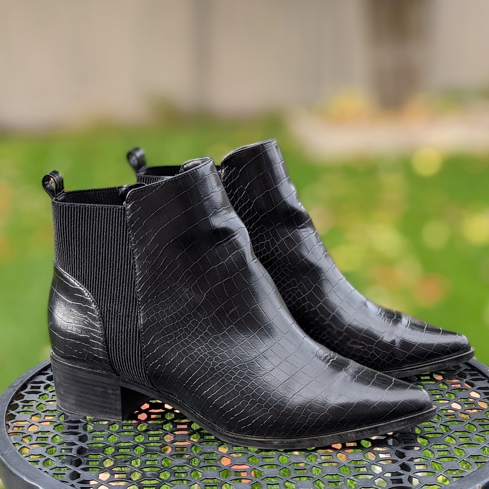 Sz 11 wide ankle booties
